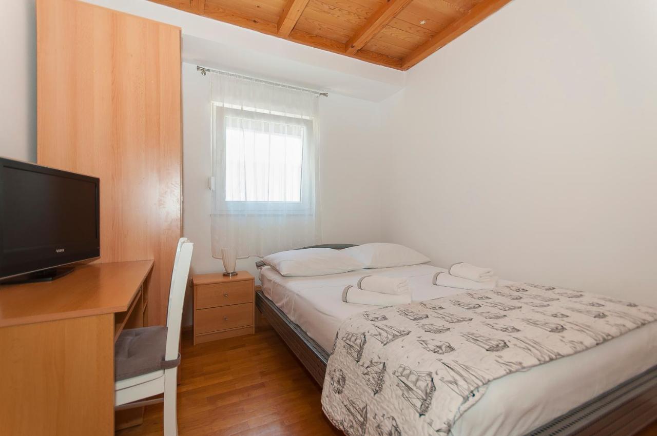 Apartment Luna Omiš Buitenkant foto
