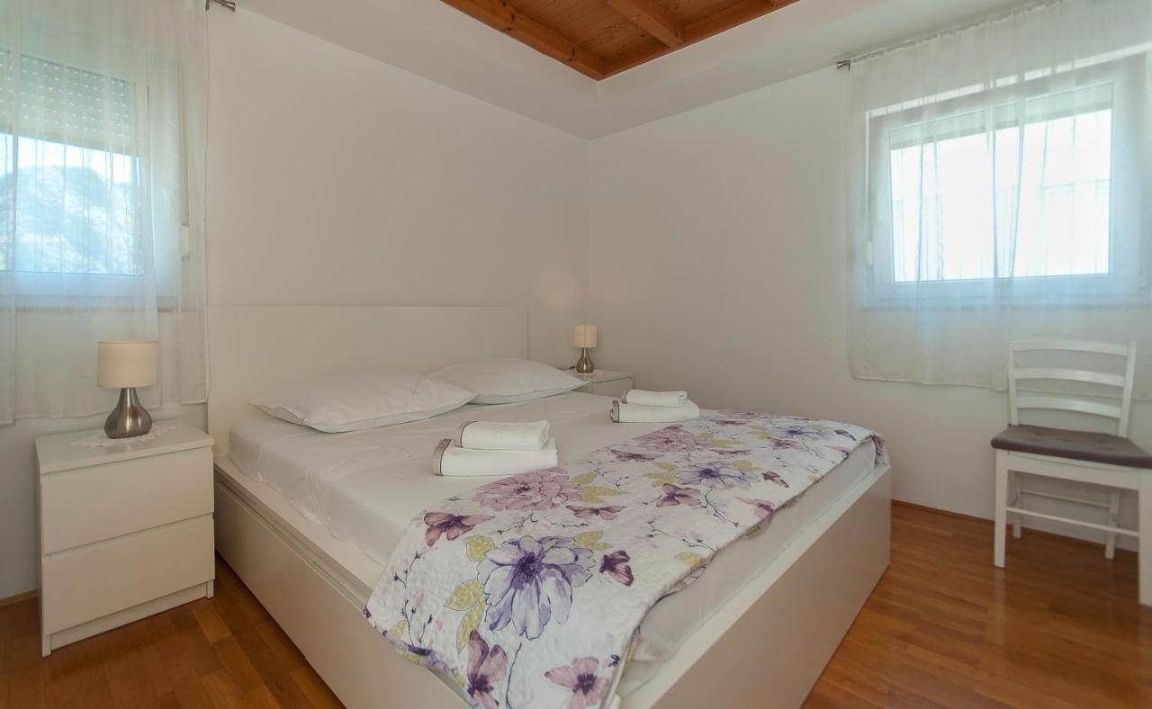 Apartment Luna Omiš Buitenkant foto