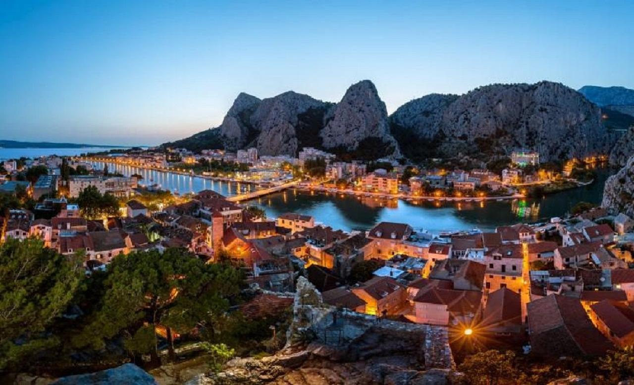Apartment Luna Omiš Buitenkant foto